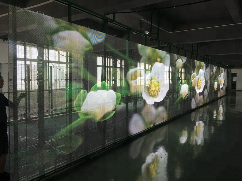 LED透明屏发展模式走向定制吗？