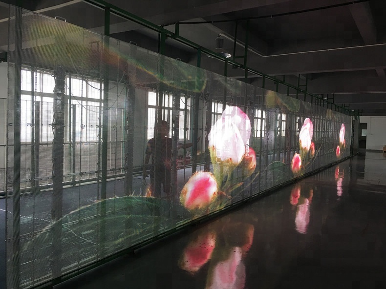 LED液晶显示屏和LED透明显示屏有什么区别？