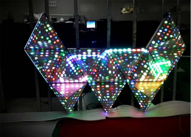 LED显示屏的新特点及技术难点