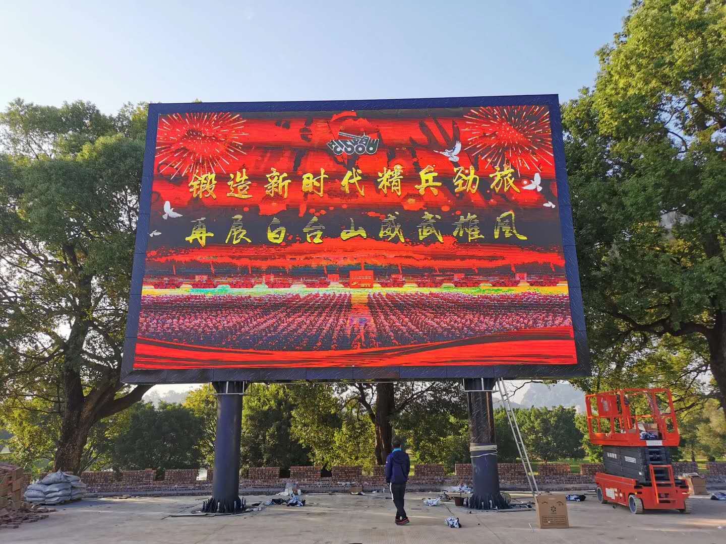 祝贺！中国人民解放军福建劲旅部队户外P5全彩210平方调试安装完成！