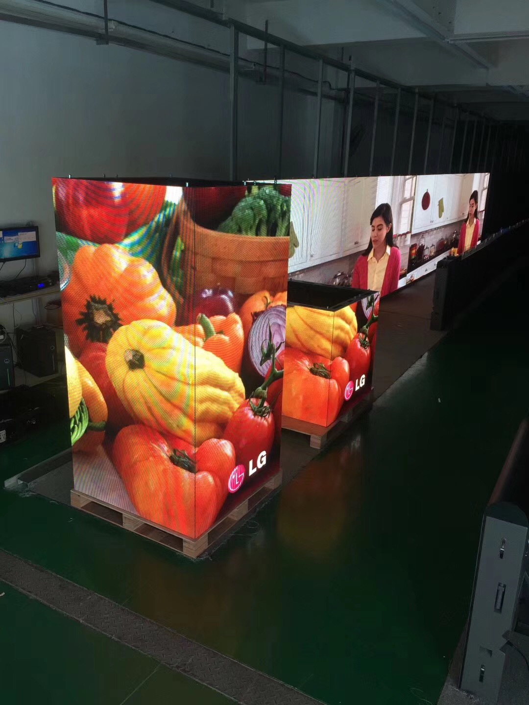 为什么LED显示屏的成本比室内高